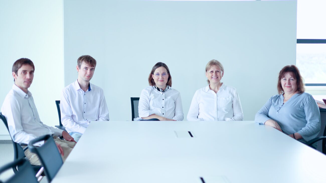 Photo of the Fintime team at the table in the office